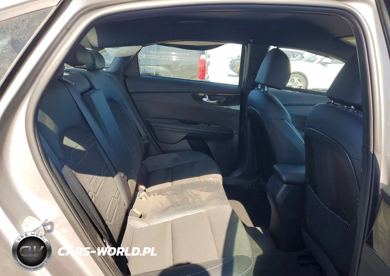 2023 Kia Forte Gt Line VIN:3KPF54AD0PE622457 - 10