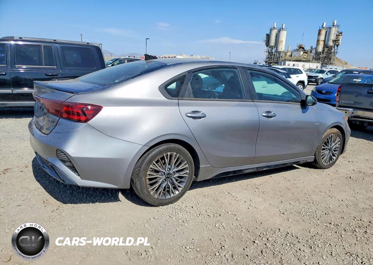2023 Kia Forte Gt Line VIN:3KPF54AD0PE622457 - 3