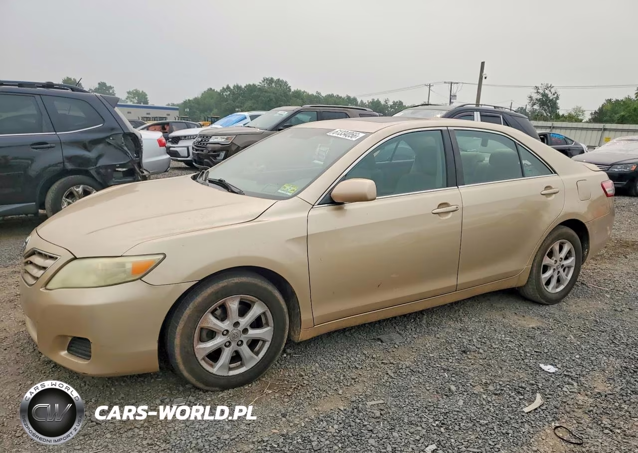2010 Toyota Camry Le – zdjęcie 1 z 12