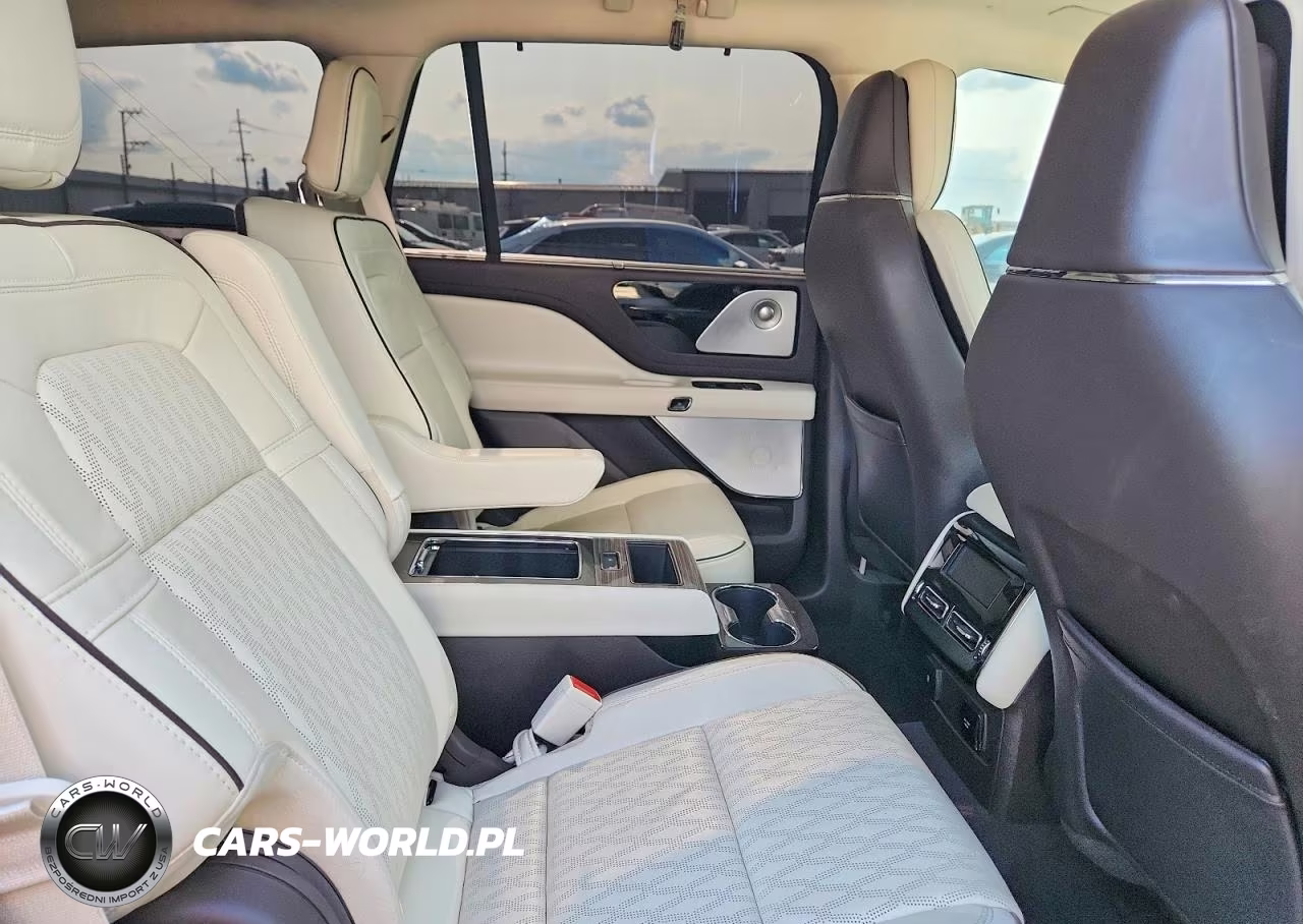 2020 Lincoln Aviator Black Label Grand Touring VIN:5LMYJ9YY6LGL30650 - 11