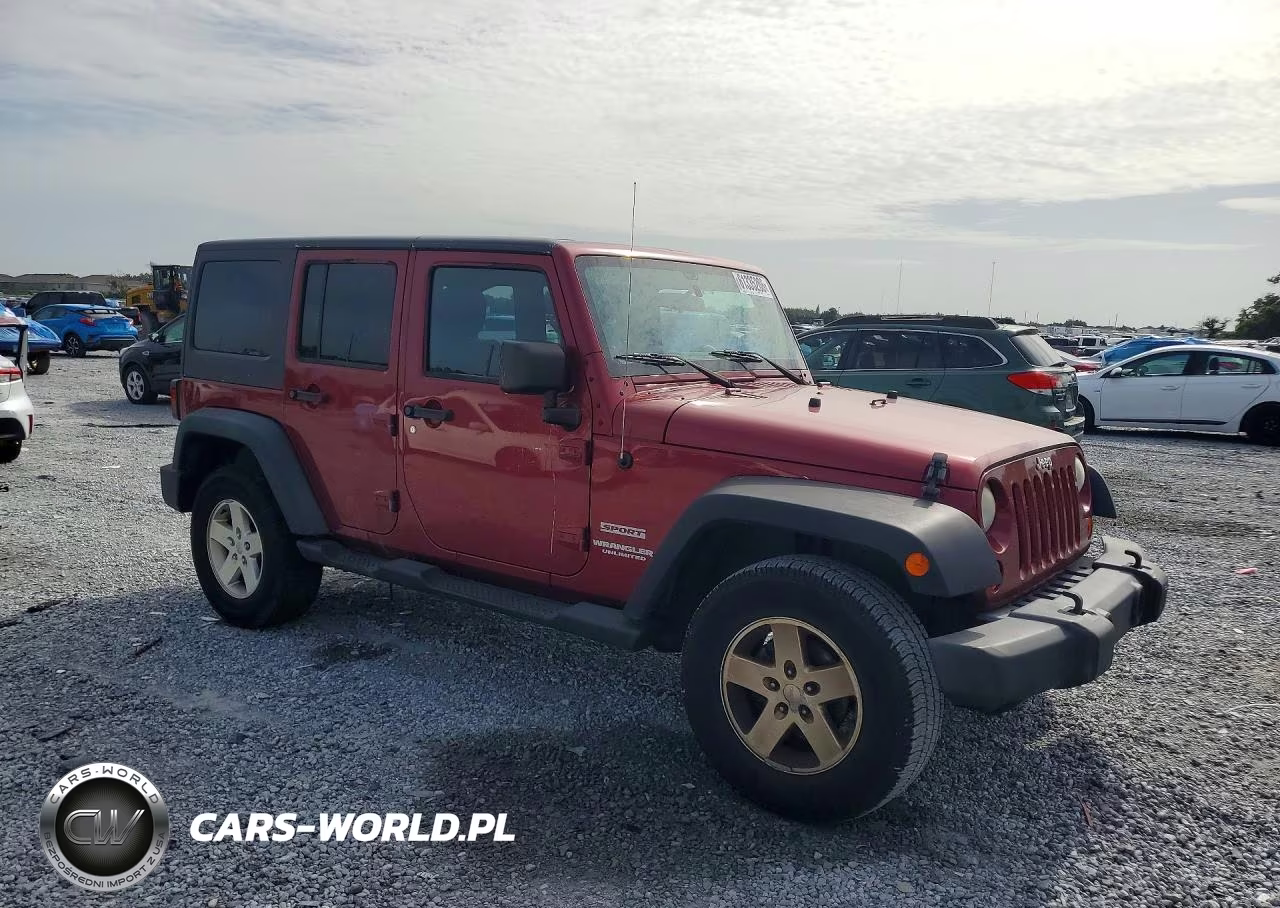 2012 Jeep Wrangler Unlimited Sport VIN:1C4BJWDG4CL229137 - 4