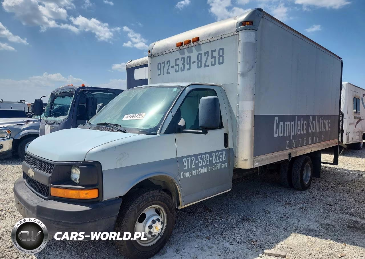 2010 Chevrolet Express Box Truck