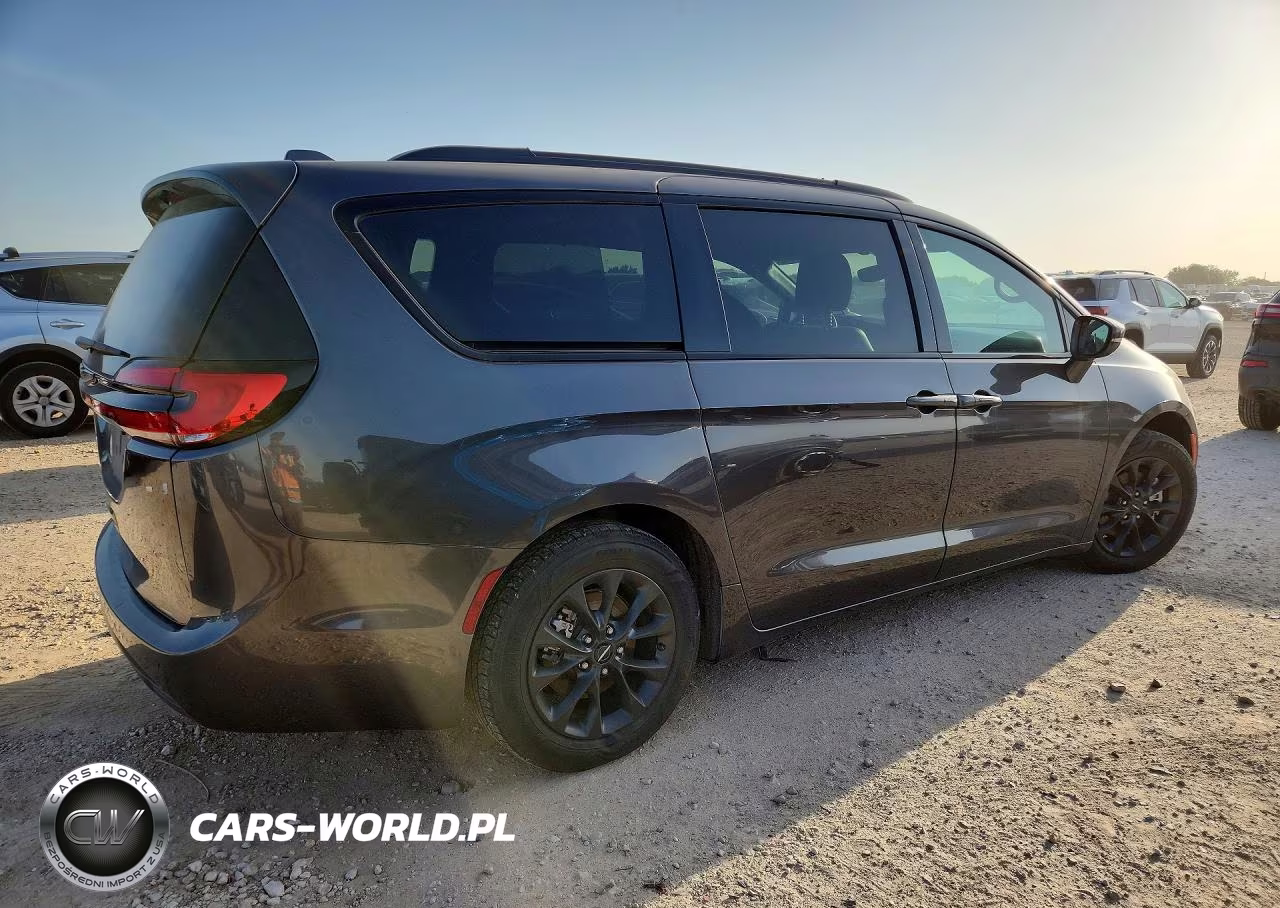 2021 Chrysler Pacifica Touring L VIN:2C4RC1BG2MR572200 - 3