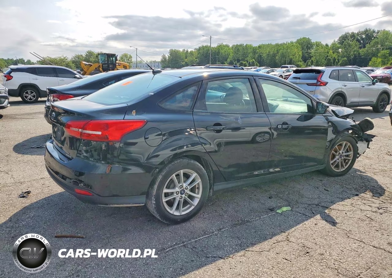 2016 Ford Focus Se VIN:1FADP3F24GL359048 - 3