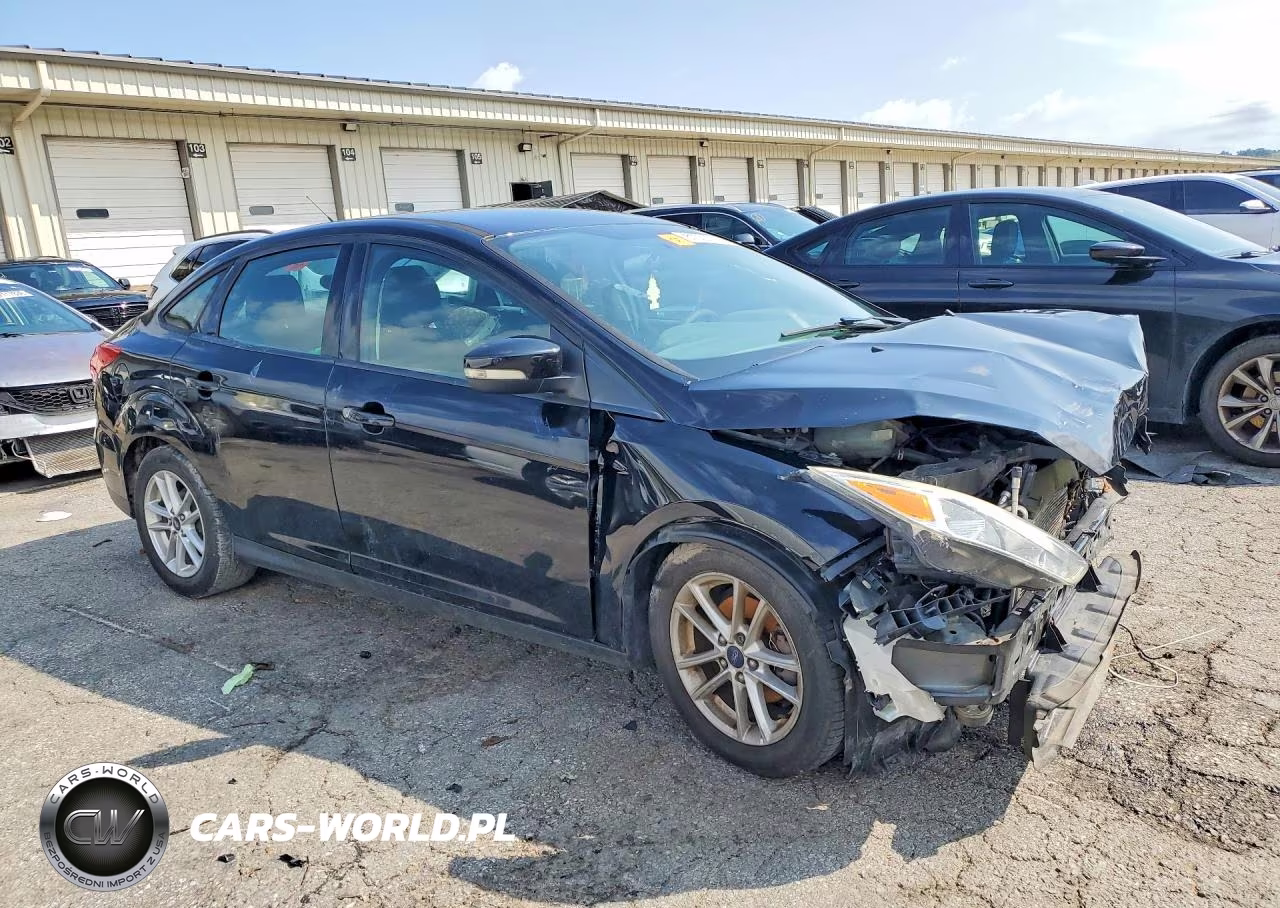 2016 Ford Focus Se VIN:1FADP3F24GL359048 - 4
