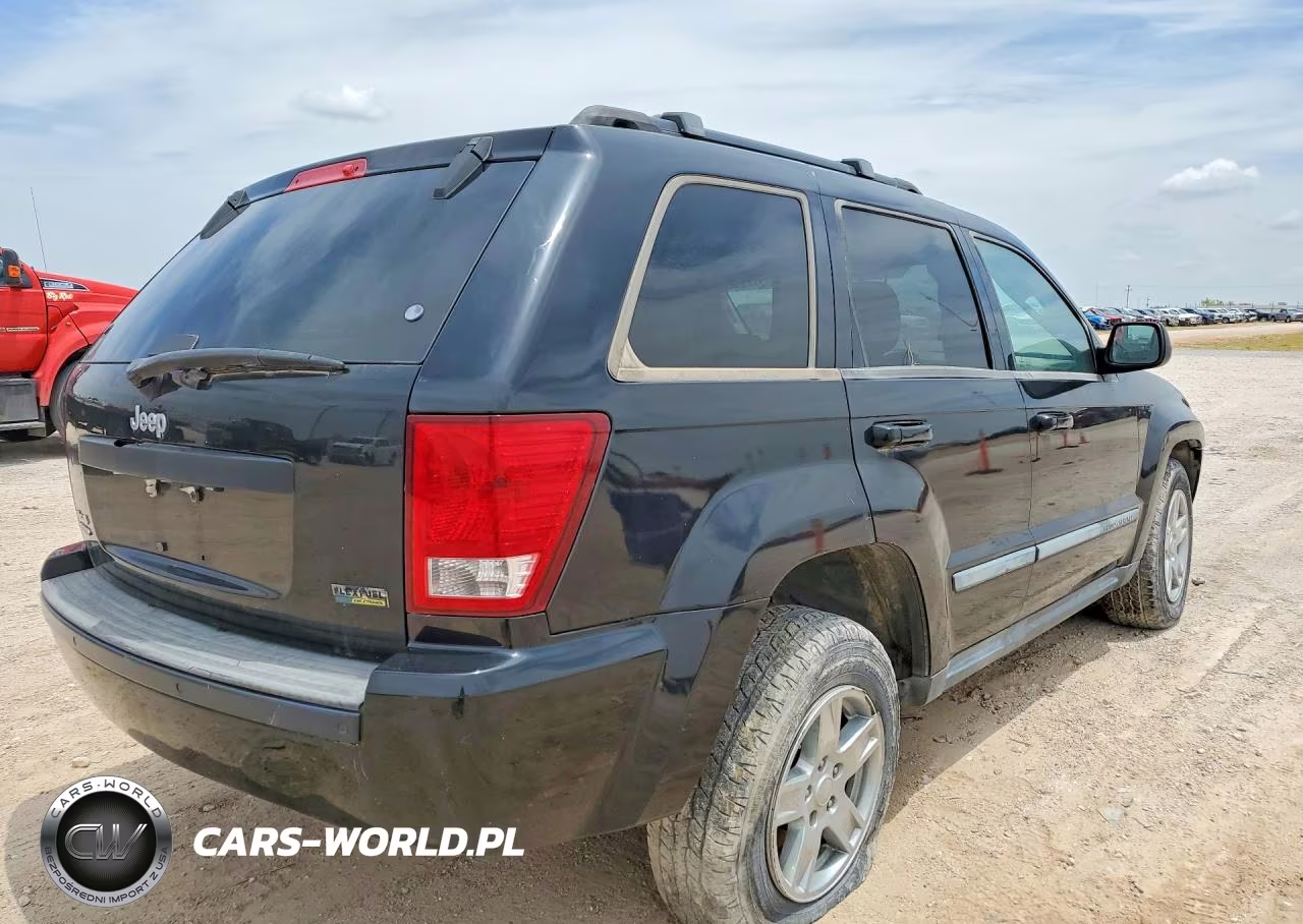 2007 Jeep Grand Cherokee Laredo VIN:1J8HR48P67C615896 - 3