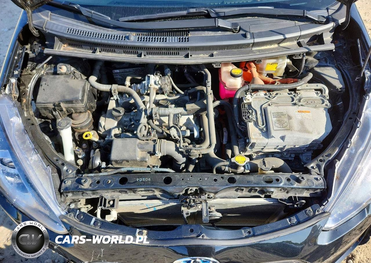 2015 Toyota Prius C Two VIN:JTDKDTB35F1580614 - 11