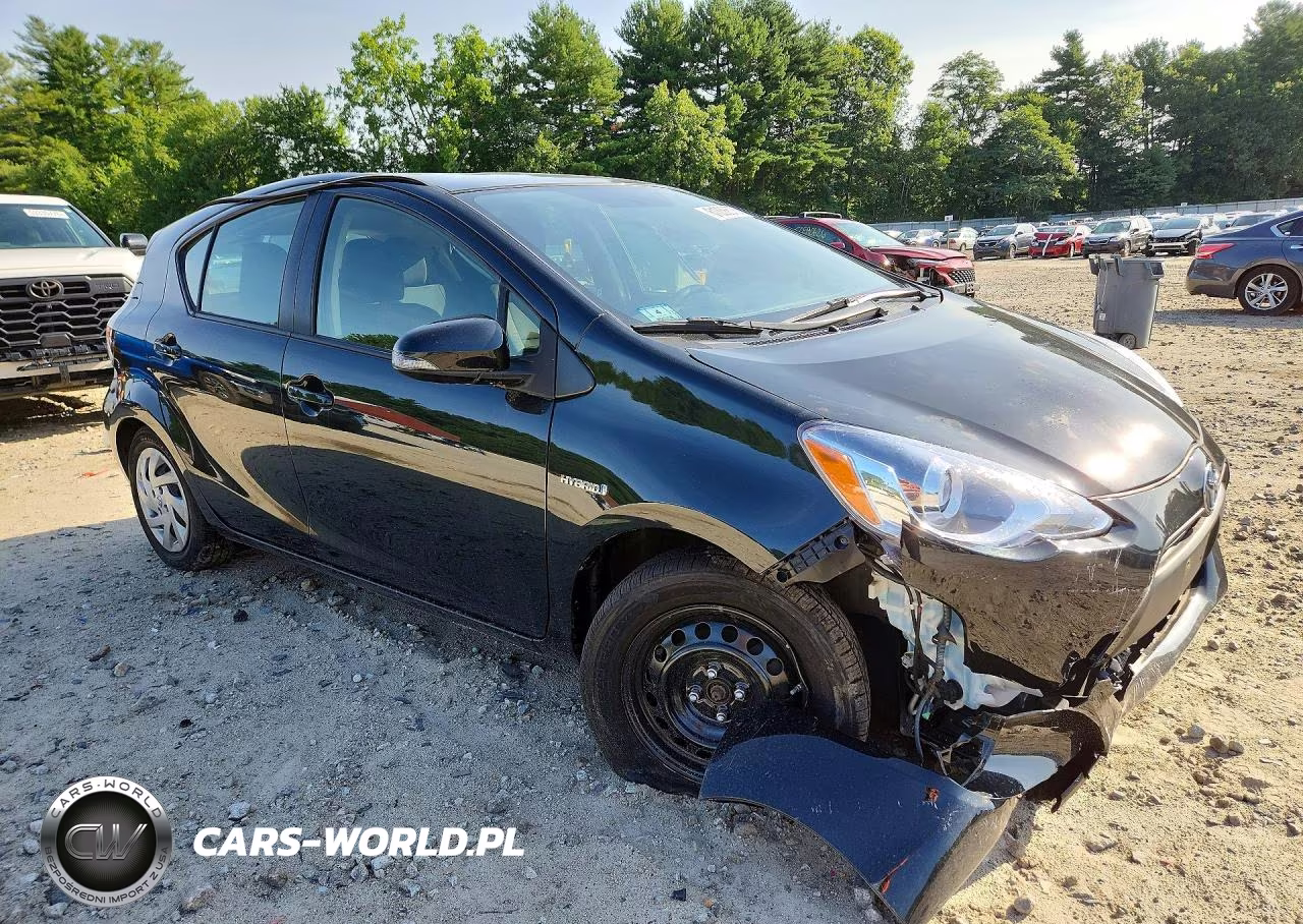 2015 Toyota Prius C Two VIN:JTDKDTB35F1580614 - 4