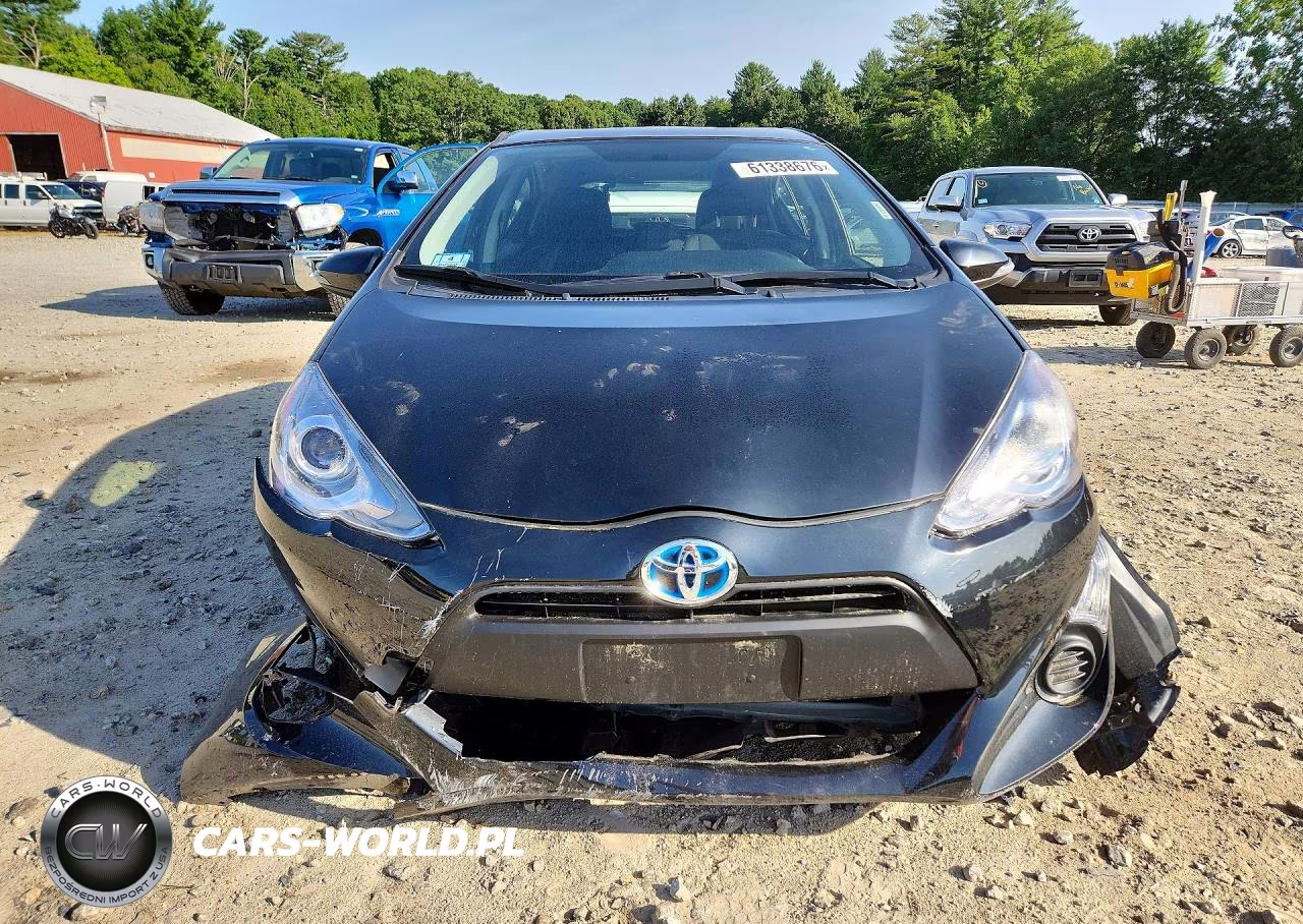 2015 Toyota Prius C Two VIN:JTDKDTB35F1580614 - 5
