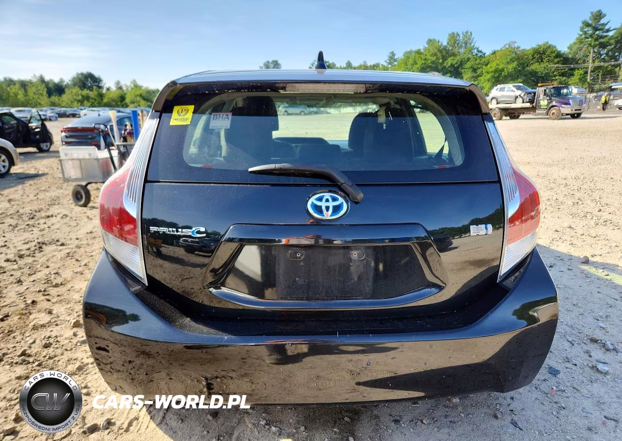 2015 Toyota Prius C Two VIN:JTDKDTB35F1580614 - 6
