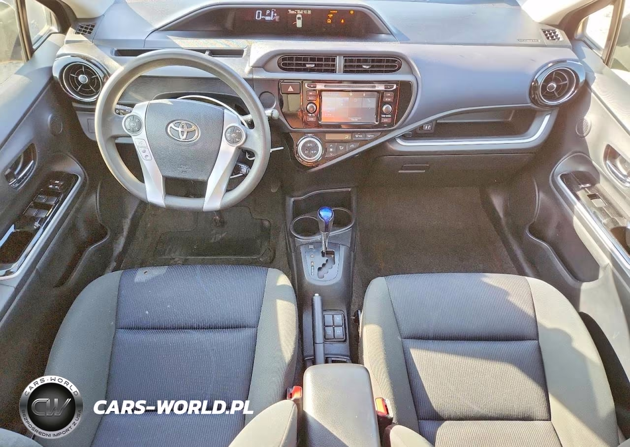 2015 Toyota Prius C Two VIN:JTDKDTB35F1580614 - 8