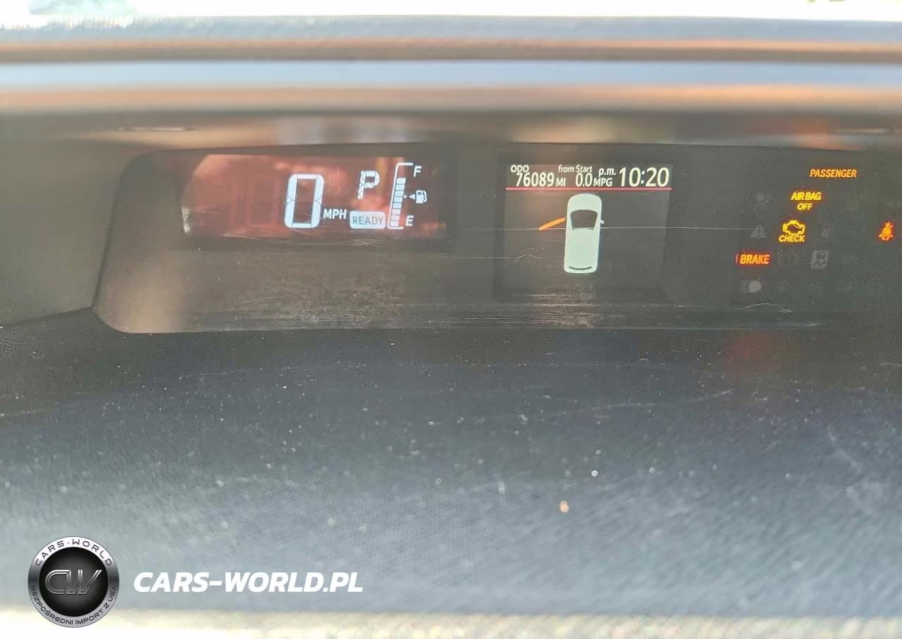 2015 Toyota Prius C Two VIN:JTDKDTB35F1580614 - 9