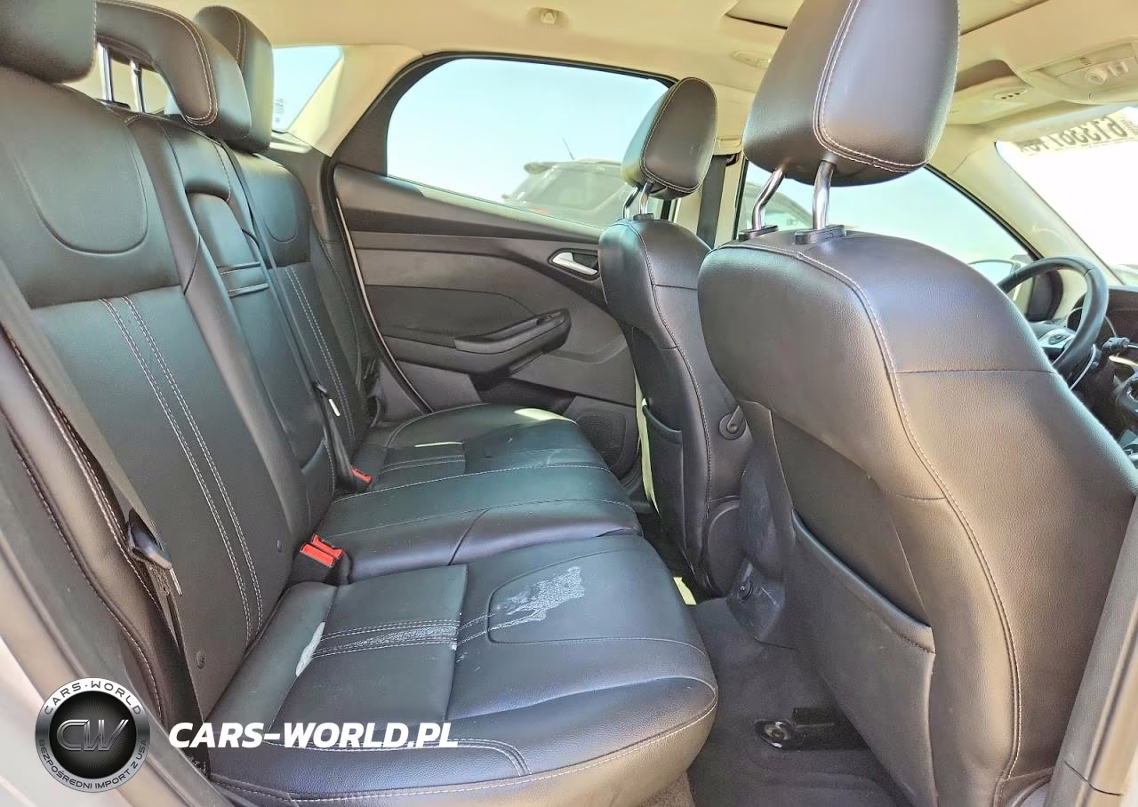 2012 Ford Focus Titanium VIN:1FAHP3N23CL380969 - 10