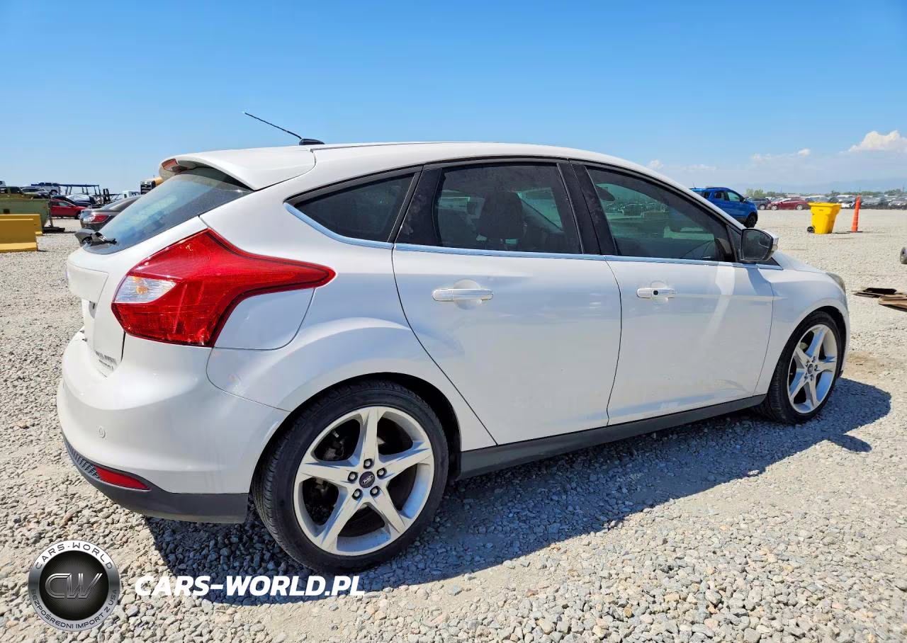2012 Ford Focus Titanium VIN:1FAHP3N23CL380969 - 3