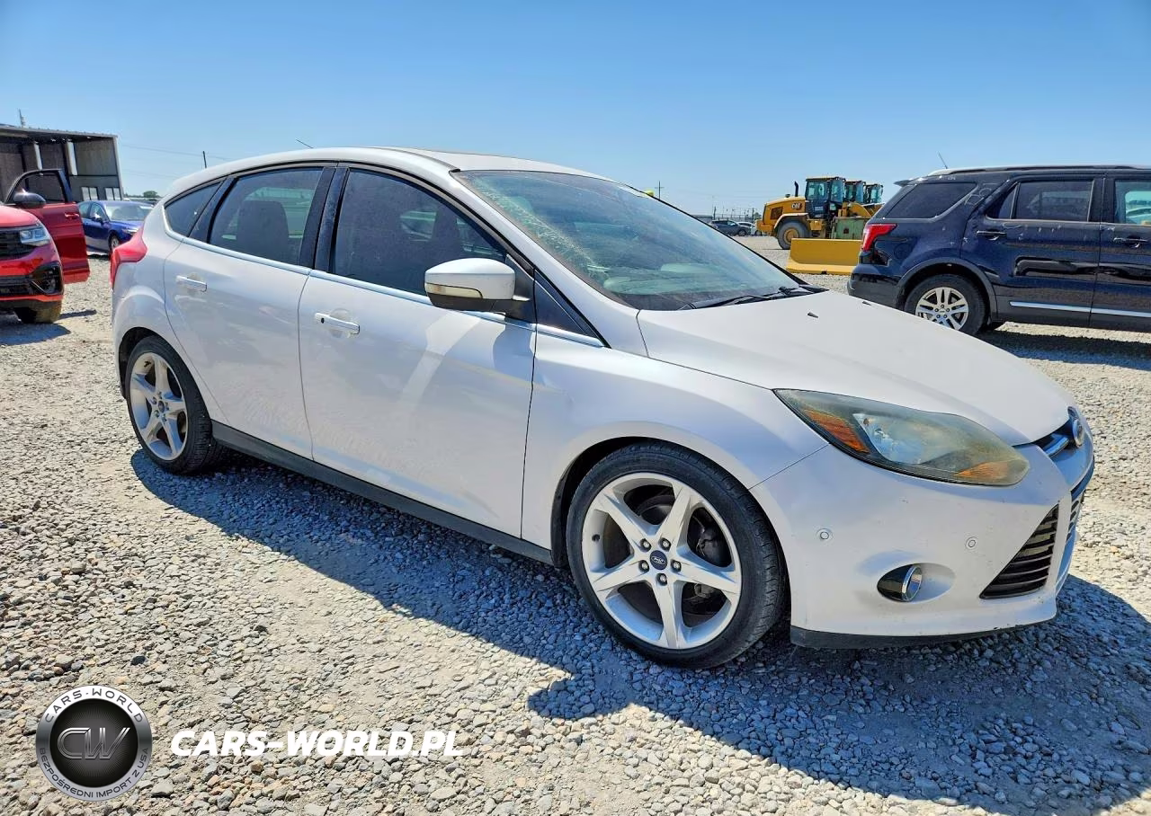 2012 Ford Focus Titanium VIN:1FAHP3N23CL380969 - 4