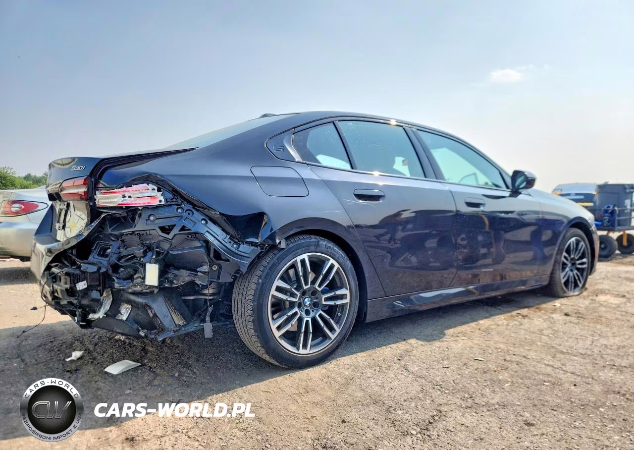 2025 BMW 530 Xi VIN:WBA53FJ01SCT27195 - 3