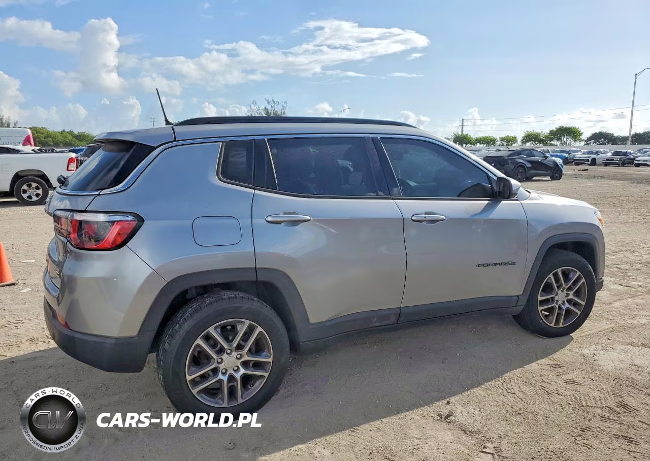2018 Jeep Compass Latitude VIN:3C4NJCBB2JT471364 - 3