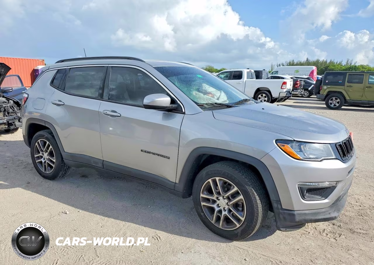 2018 Jeep Compass Latitude VIN:3C4NJCBB2JT471364 - 4