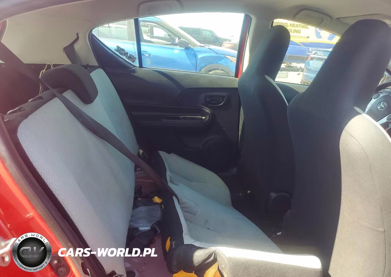 2015 Toyota Prius C One VIN:JTDKDTB33F1104443 - 10