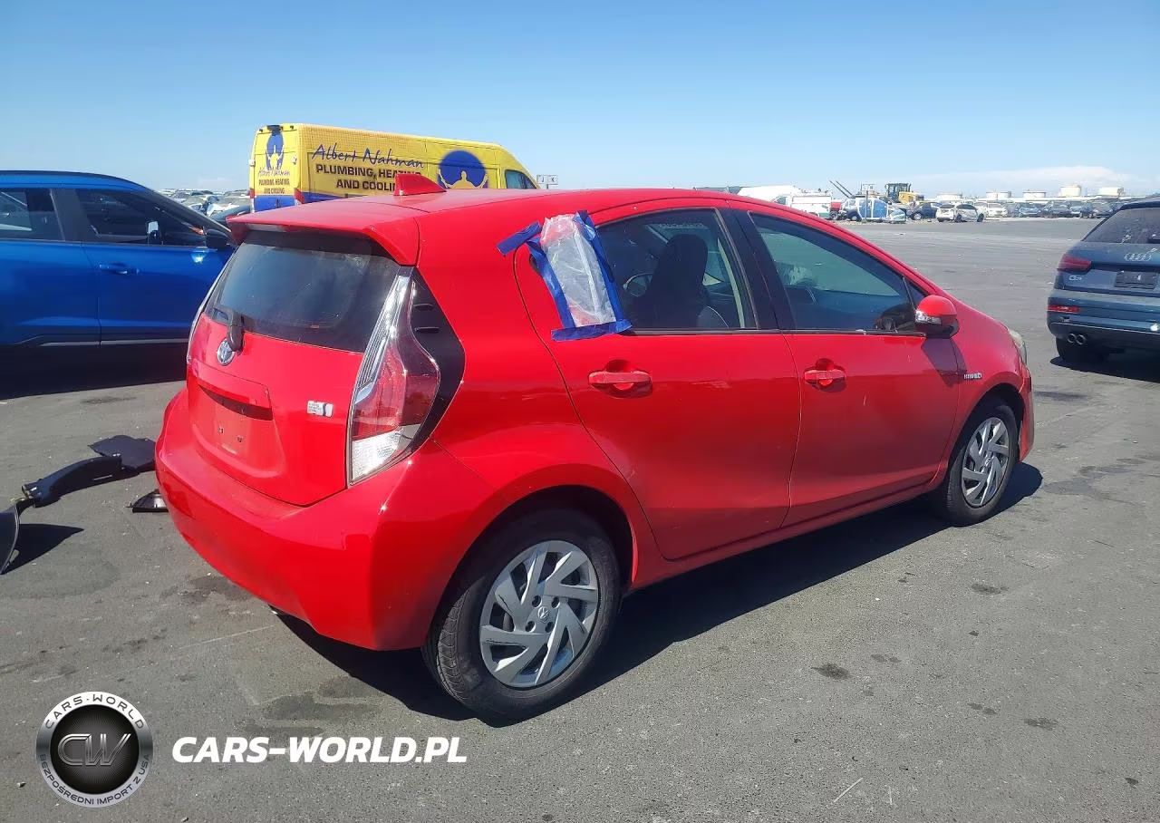 2015 Toyota Prius C One VIN:JTDKDTB33F1104443 - 3