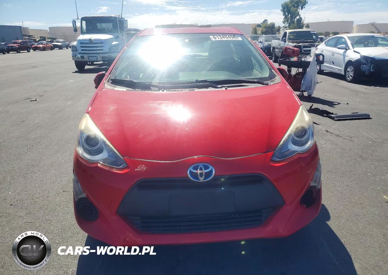 2015 Toyota Prius C One VIN:JTDKDTB33F1104443 - 5
