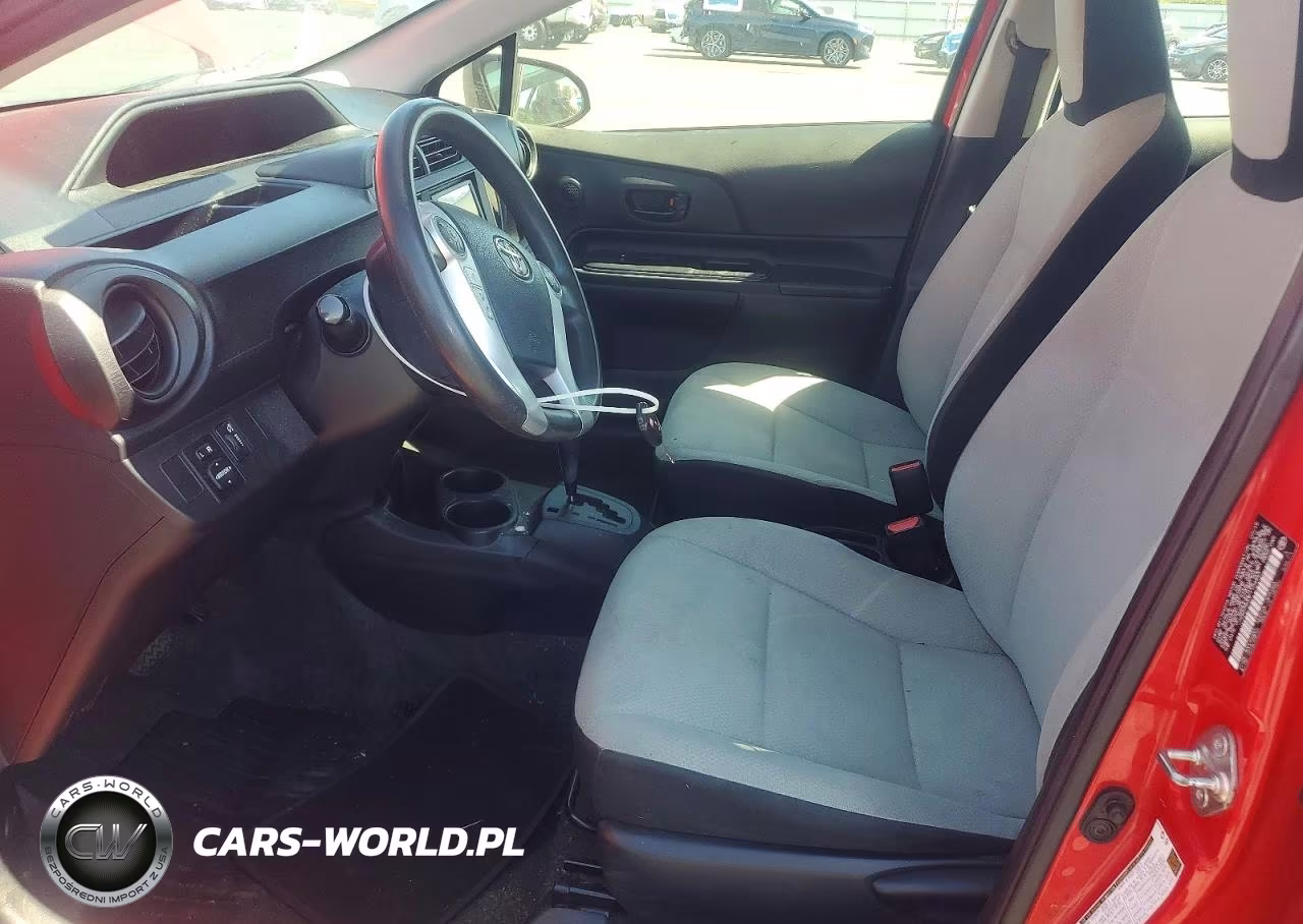 2015 Toyota Prius C One VIN:JTDKDTB33F1104443 - 7