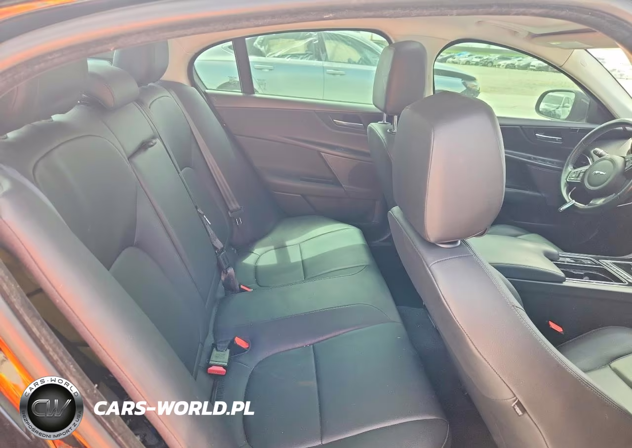 2018 Jaguar Xe VIN:SAJAR4FX1JCP39188 - 10