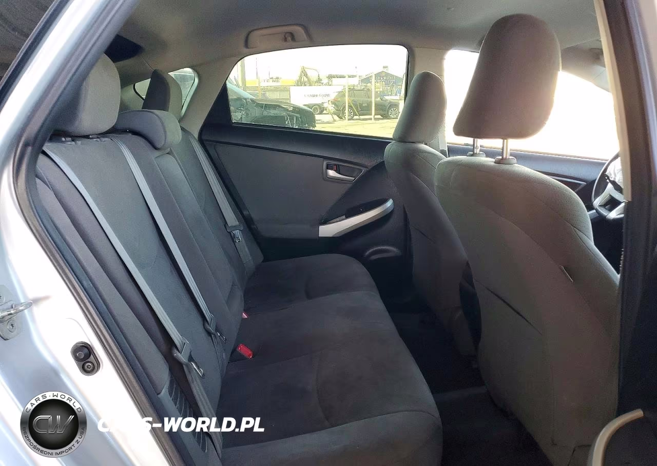 2013 Toyota Prius Two VIN:JTDKN3DU5D5633546 - 10