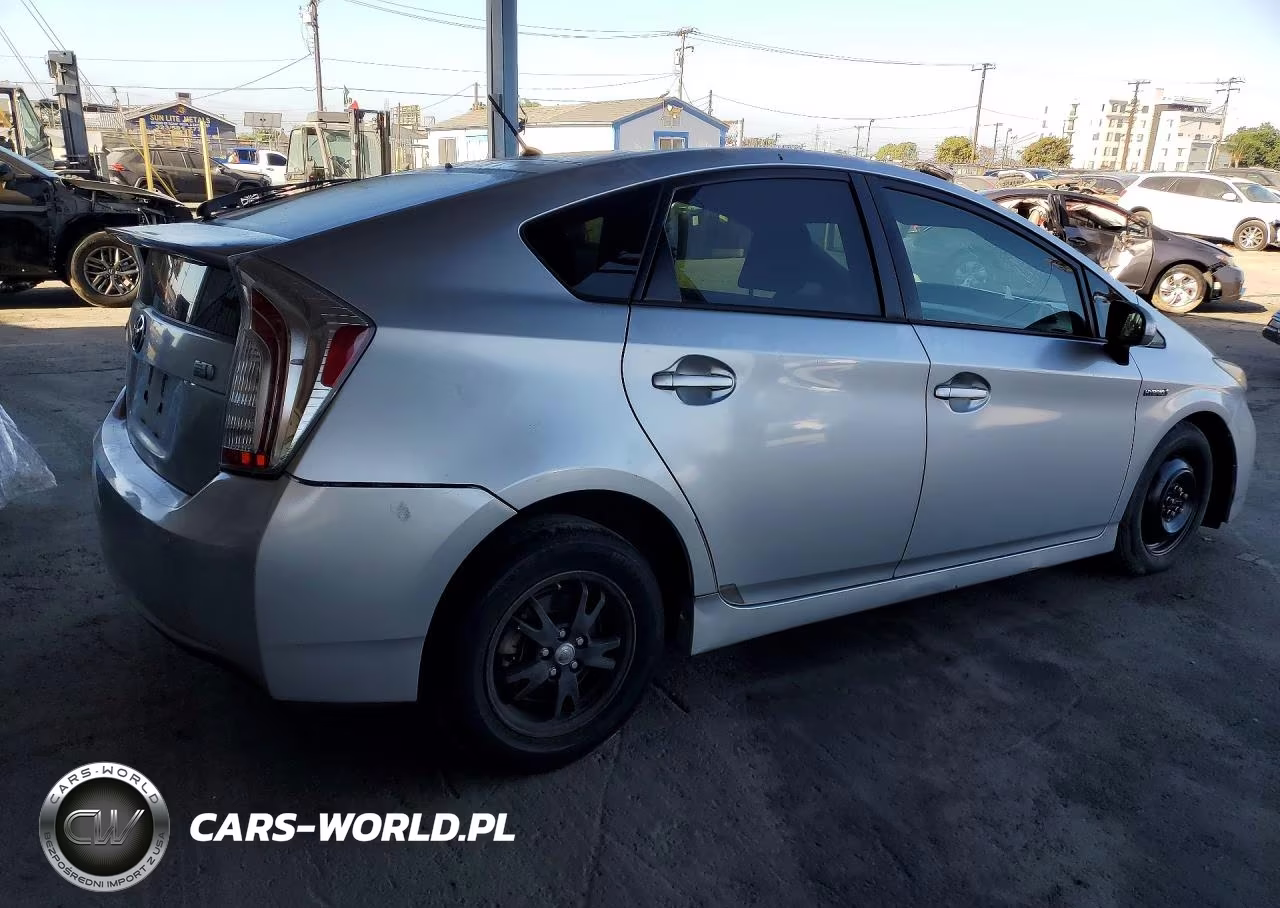 2013 Toyota Prius Two VIN:JTDKN3DU5D5633546 - 3