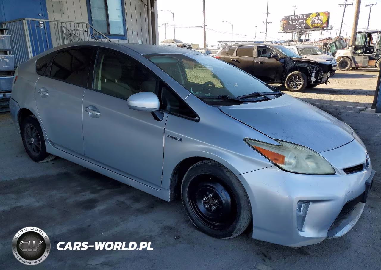 2013 Toyota Prius Two VIN:JTDKN3DU5D5633546 - 4