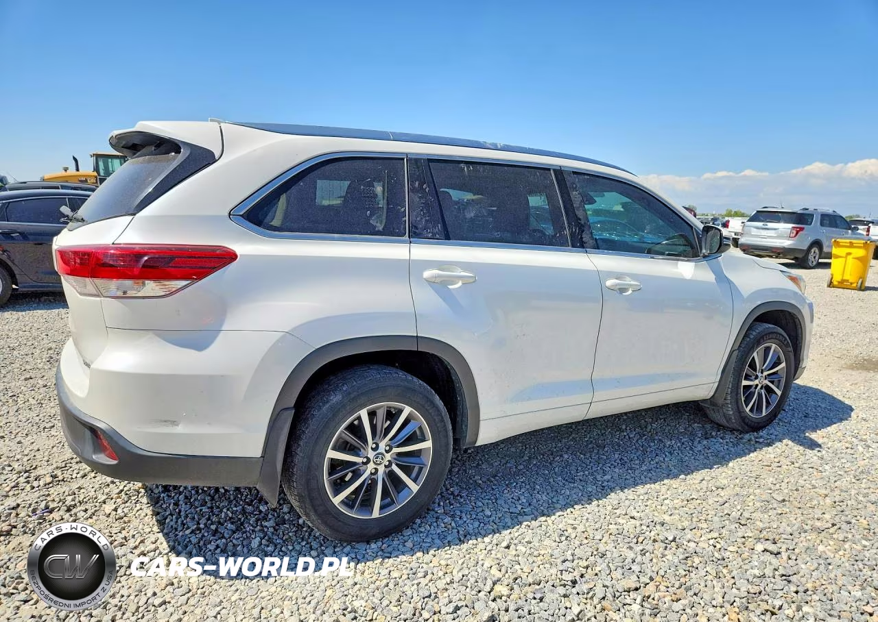 2018 Toyota Highlander Xle VIN:5TDJZRFH6JS909418 - 3