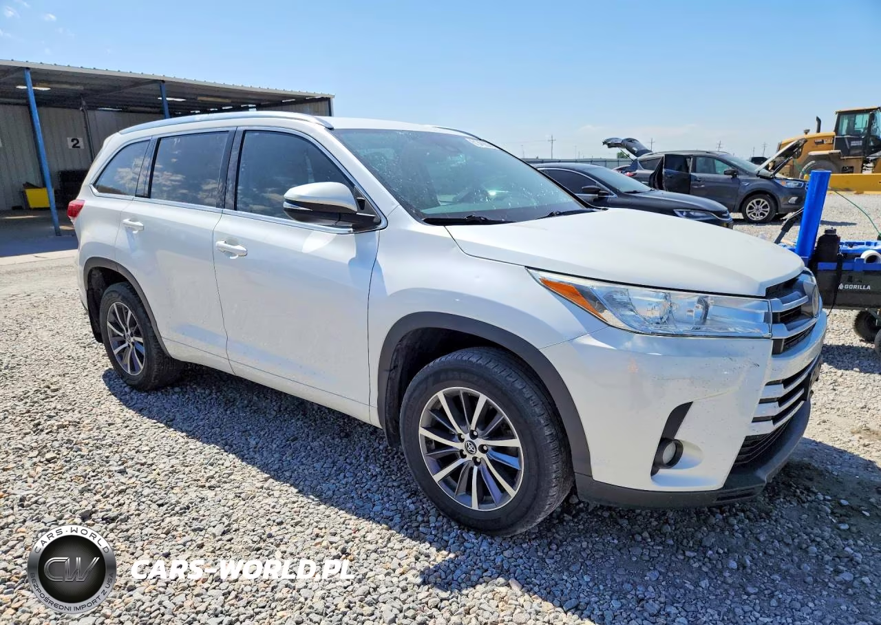 2018 Toyota Highlander Xle VIN:5TDJZRFH6JS909418 - 4