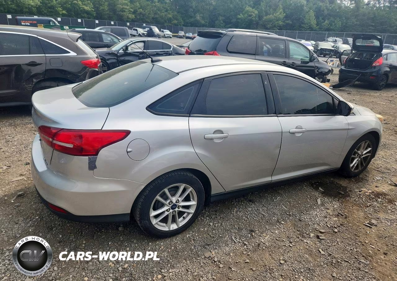 2015 Ford Focus Se VIN:1FADP3F26FL202121 - 3