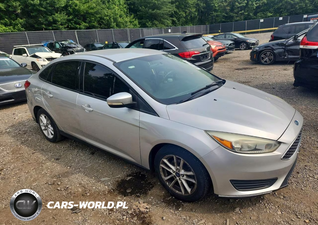 2015 Ford Focus Se VIN:1FADP3F26FL202121 - 4