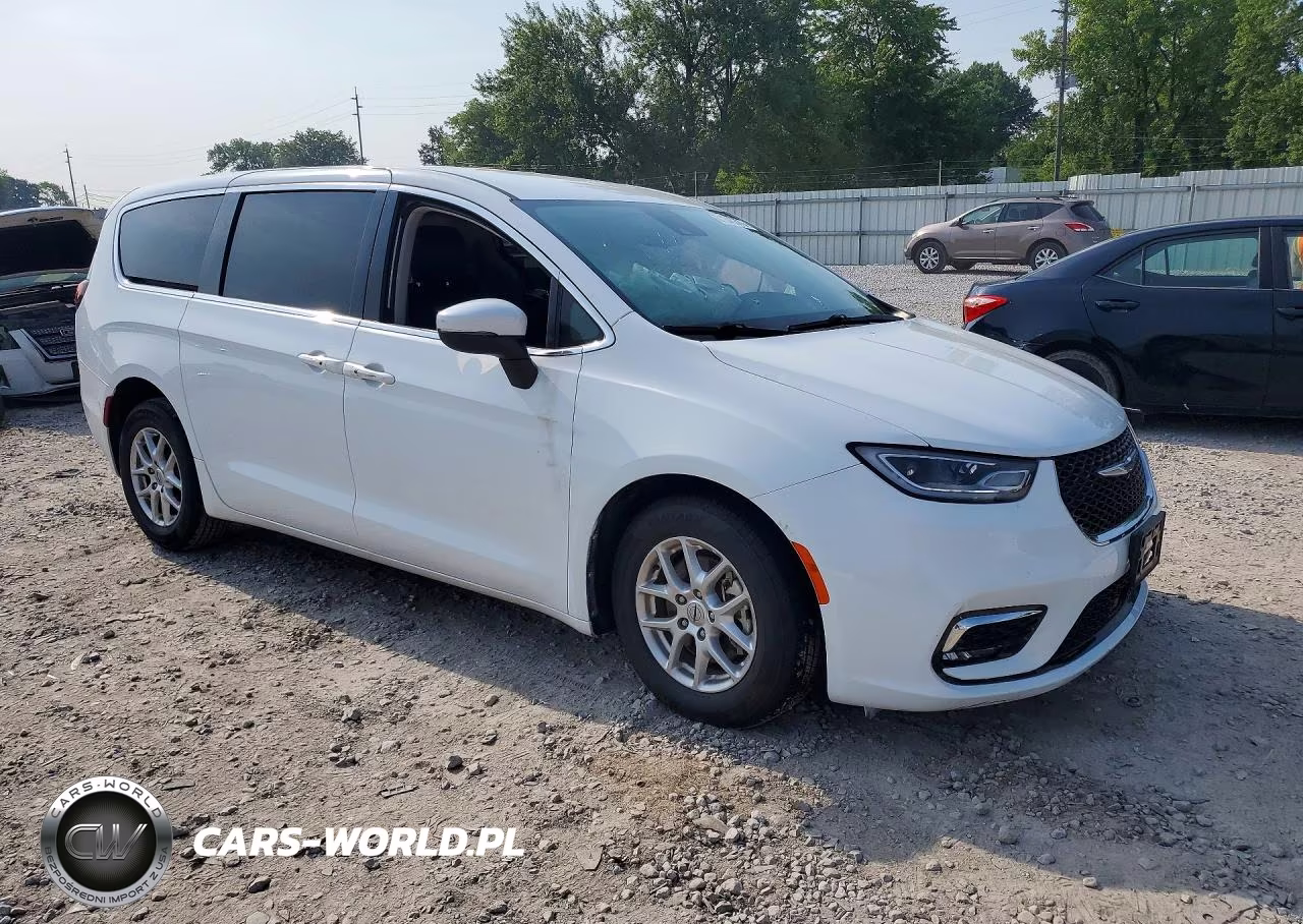2023 Chrysler Pacifica Touring L VIN:2C4RC1BG2PR524510 - 4