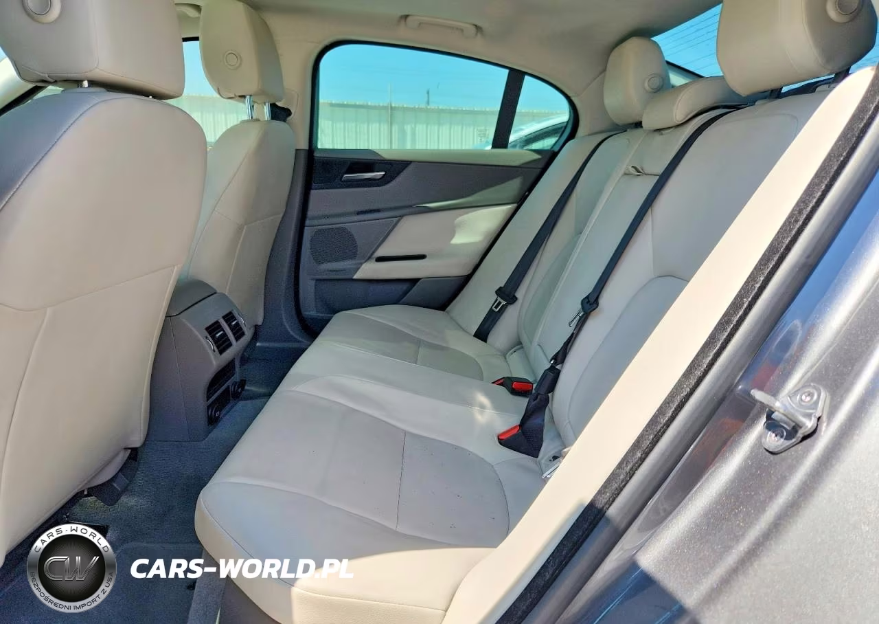2017 Jaguar Xe Premium VIN:SAJAD4BG5HA961064 - 10