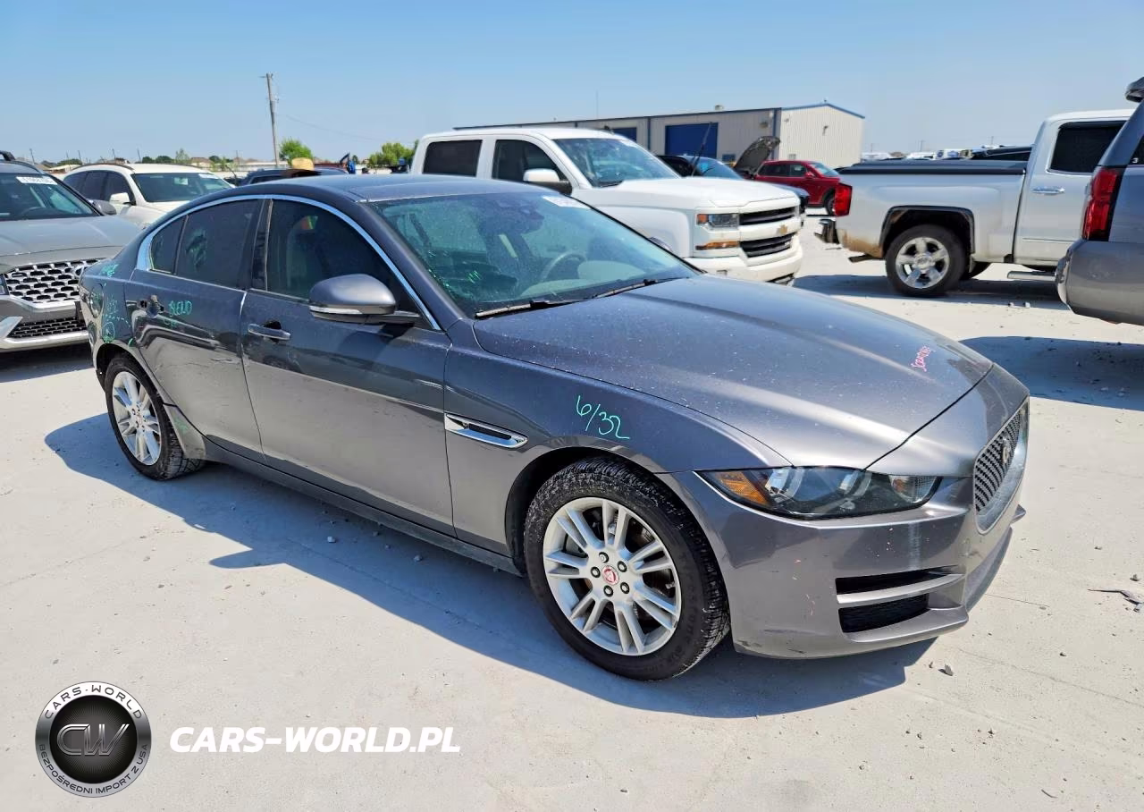 2017 Jaguar Xe Premium VIN:SAJAD4BG5HA961064 - 4