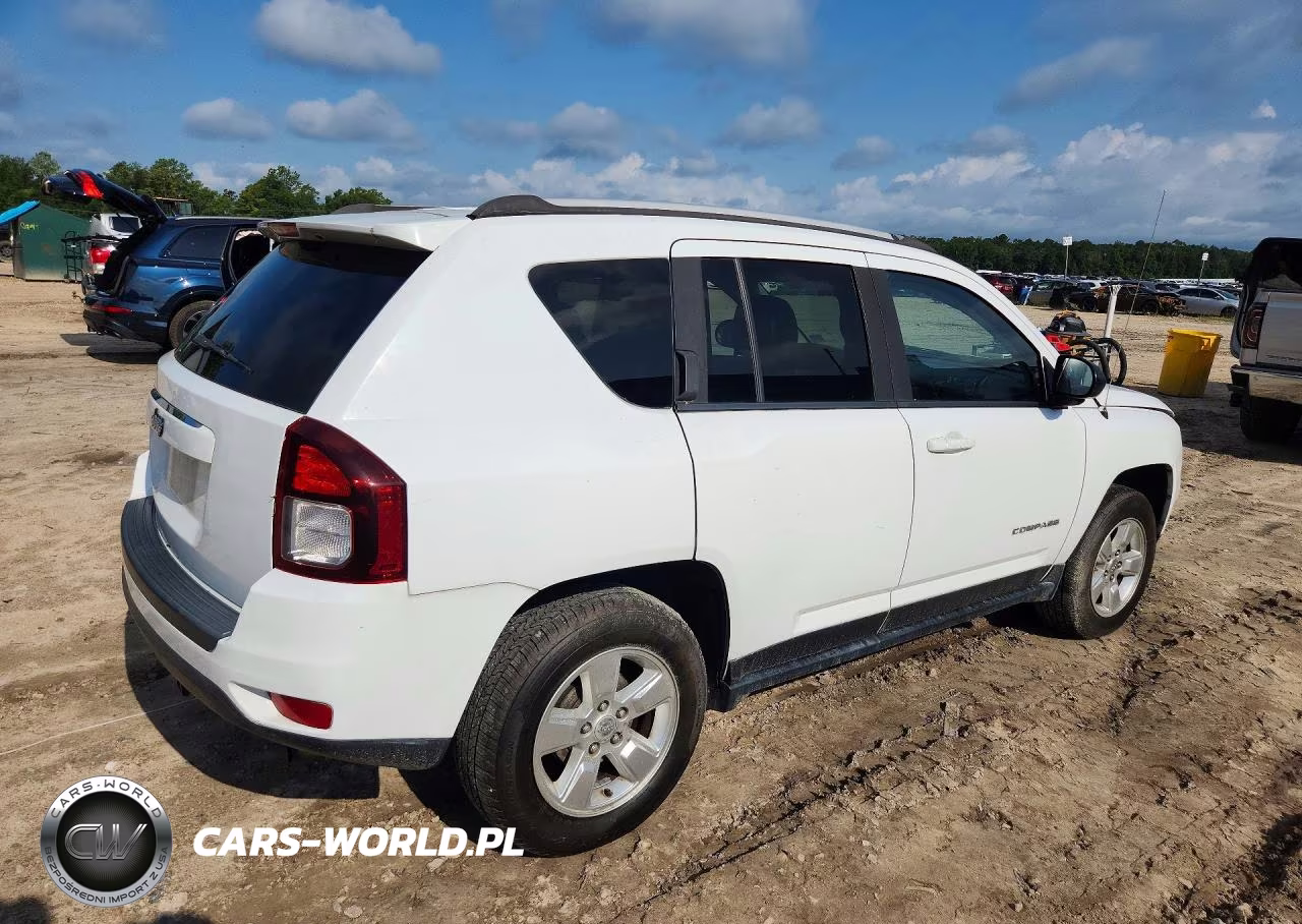 2015 Jeep Compass Sport VIN:1C4NJCBA2FD318181 - 3