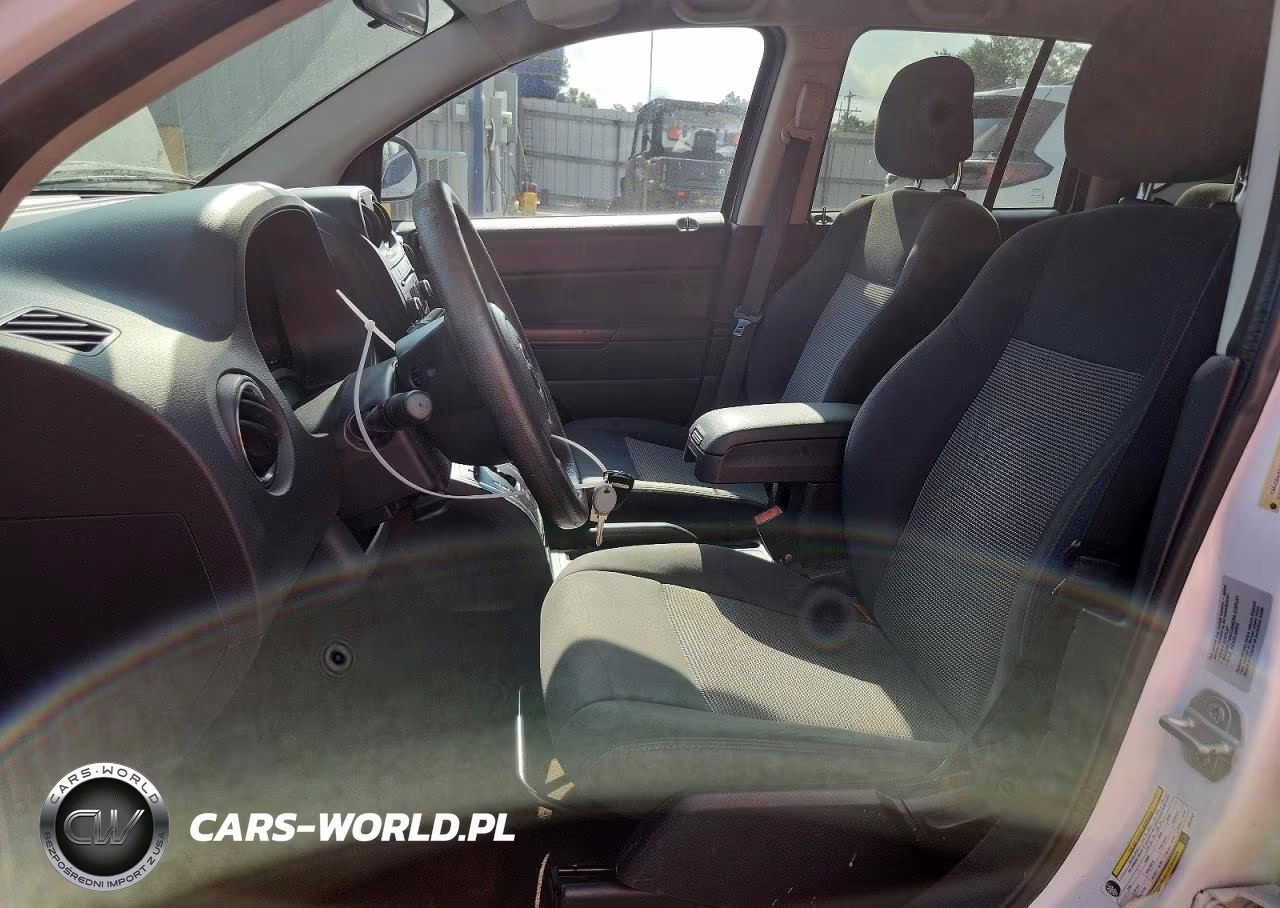 2015 Jeep Compass Sport VIN:1C4NJCBA2FD318181 - 7