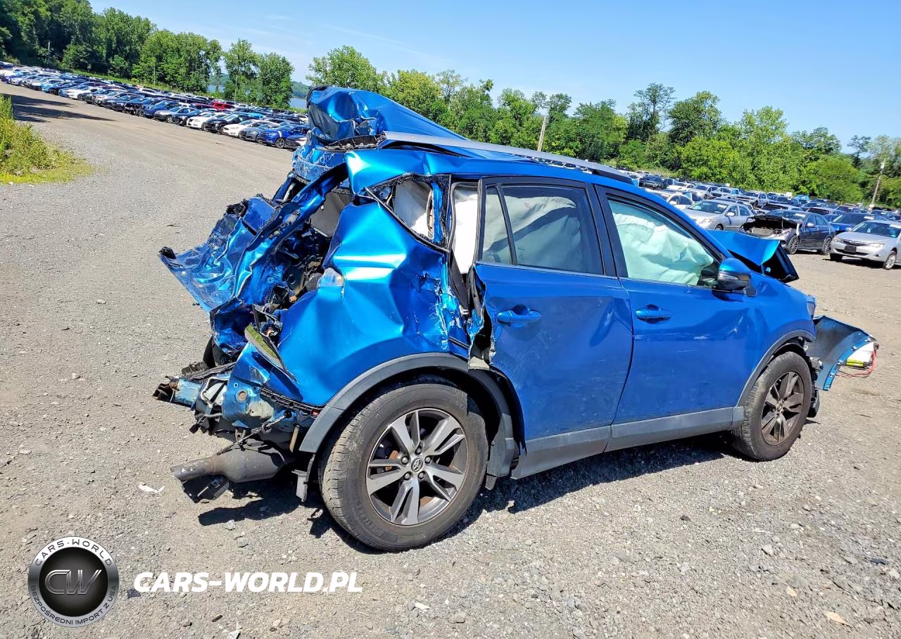 2018 Toyota Rav4 Xle VIN:2T3RFREV9JW748158 - 3