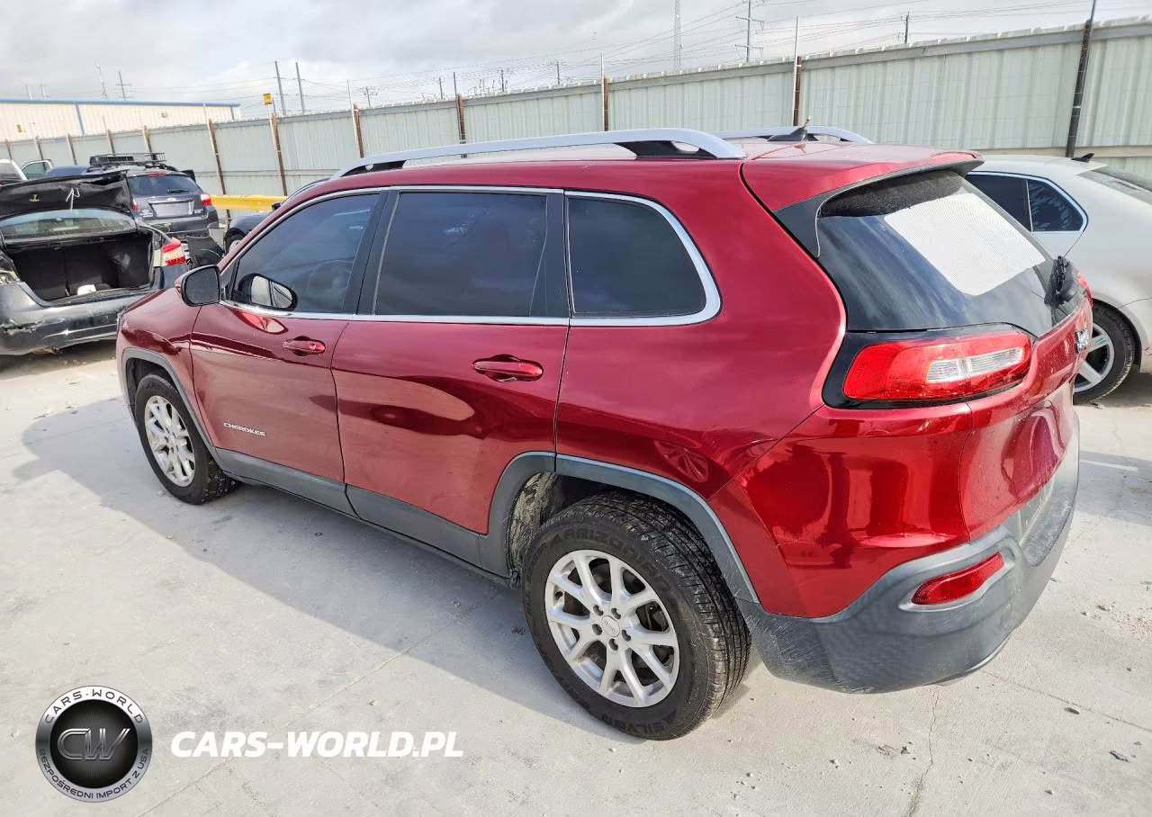 2015 Jeep Cherokee Latitude VIN:1C4PJLCS0FW531389 - 2