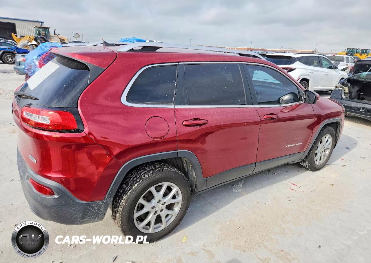 2015 Jeep Cherokee Latitude VIN:1C4PJLCS0FW531389 - 3