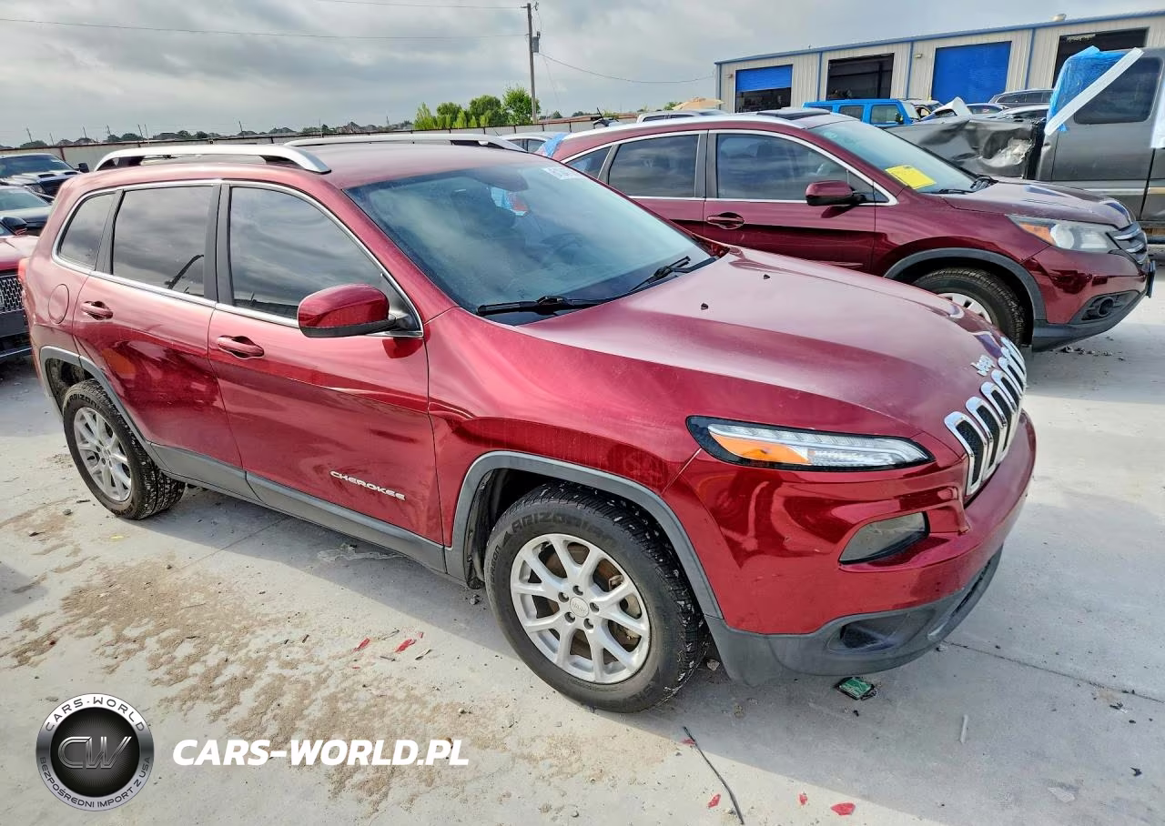 2015 Jeep Cherokee Latitude VIN:1C4PJLCS0FW531389 - 4