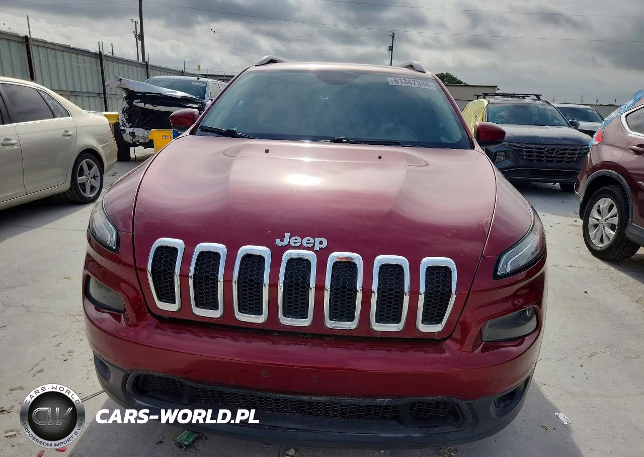 2015 Jeep Cherokee Latitude VIN:1C4PJLCS0FW531389 - 5