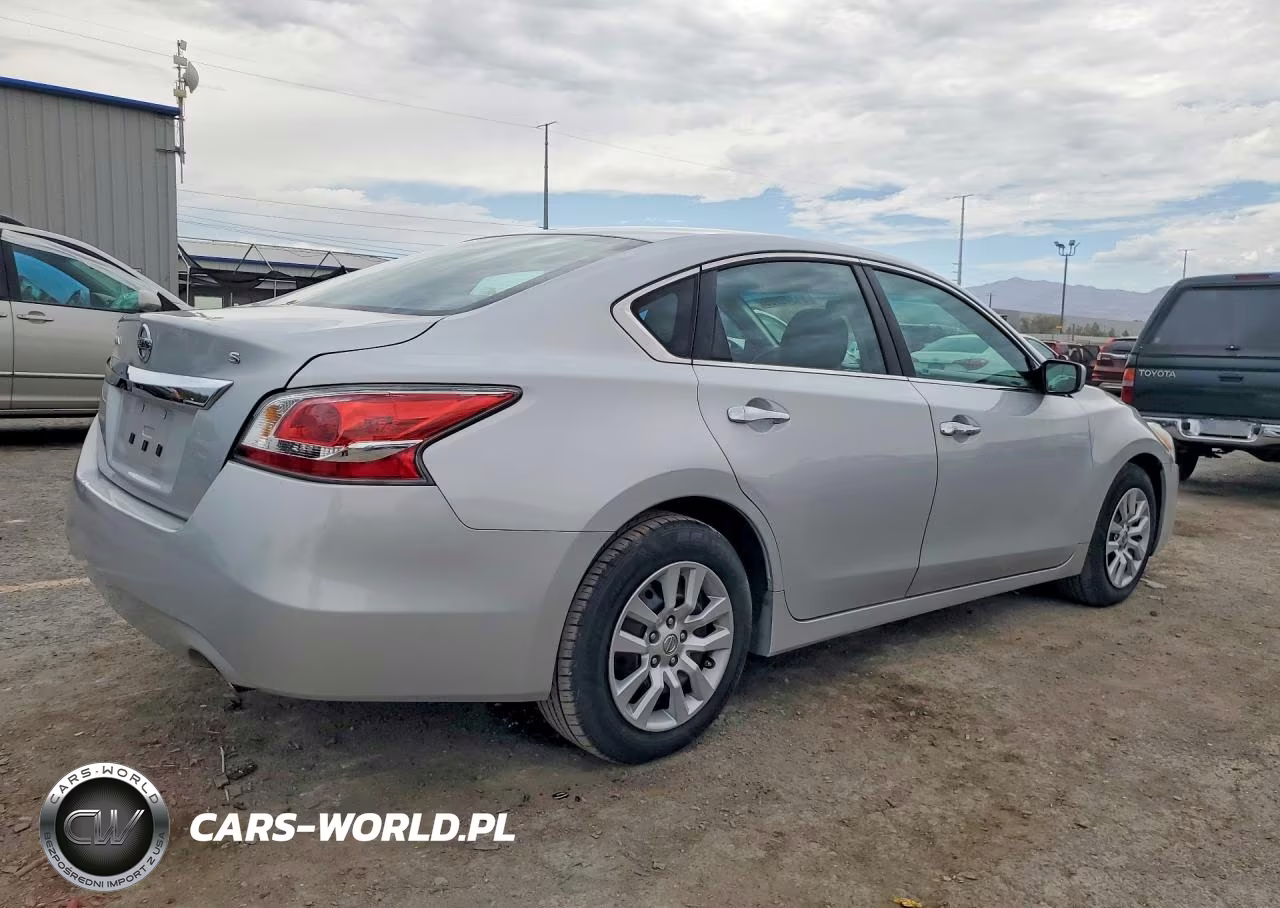 2015 Nissan Altima 2.5 S VIN:1N4AL3AP7FN370081 - 3