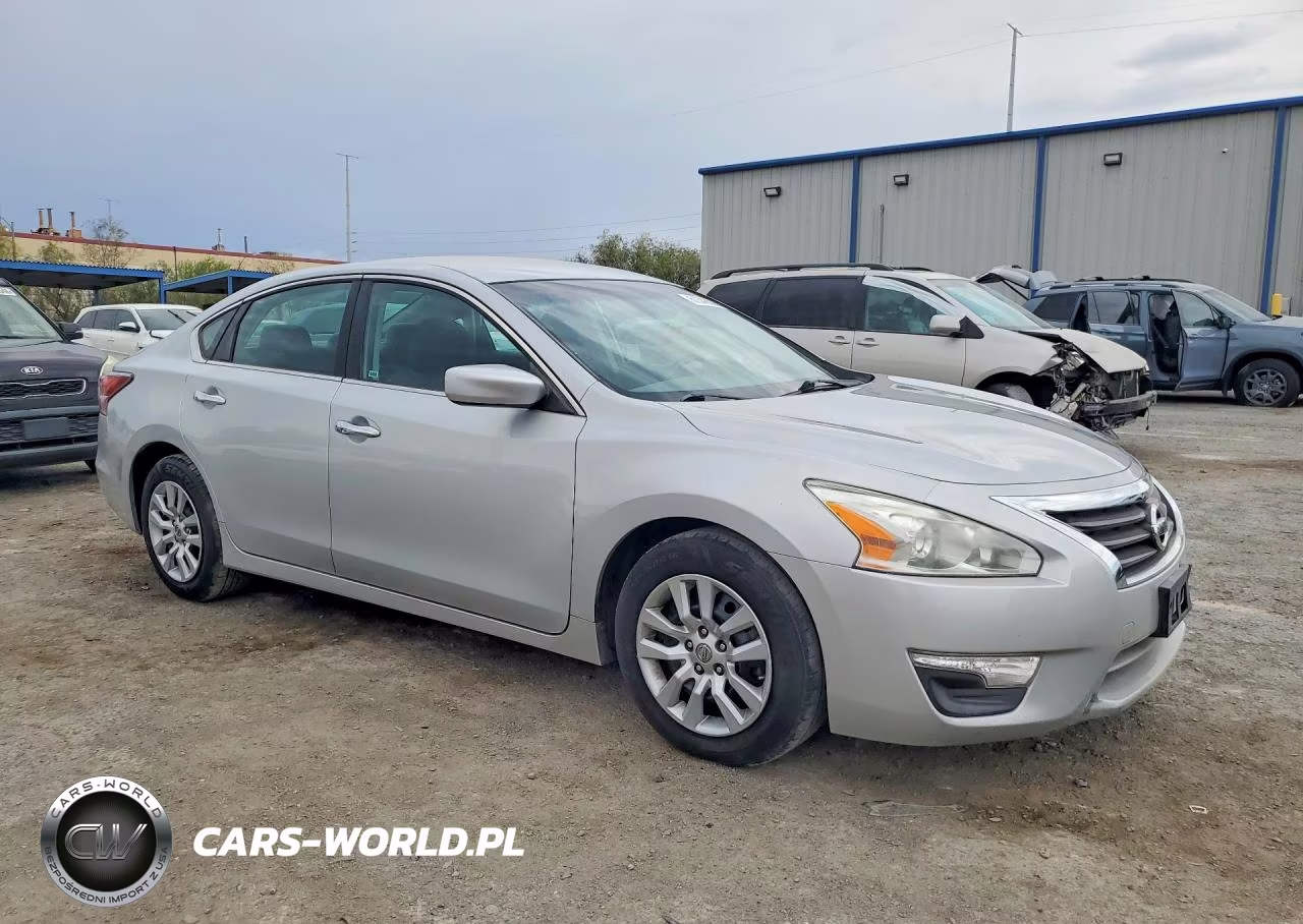 2015 Nissan Altima 2.5 S VIN:1N4AL3AP7FN370081 - 4