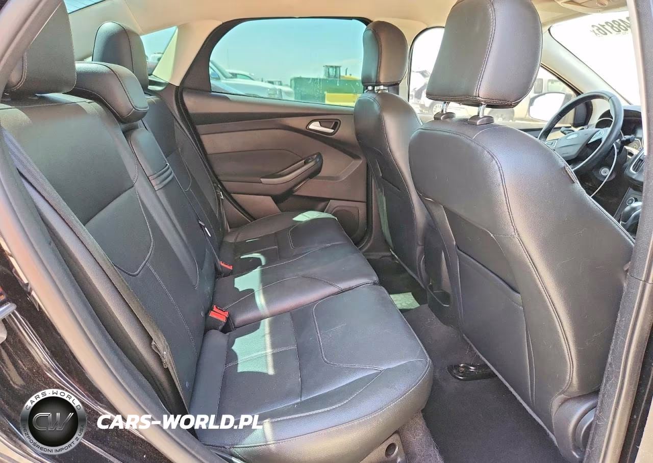2016 Ford Focus Se VIN:1FADP3F20GL395190 - 10