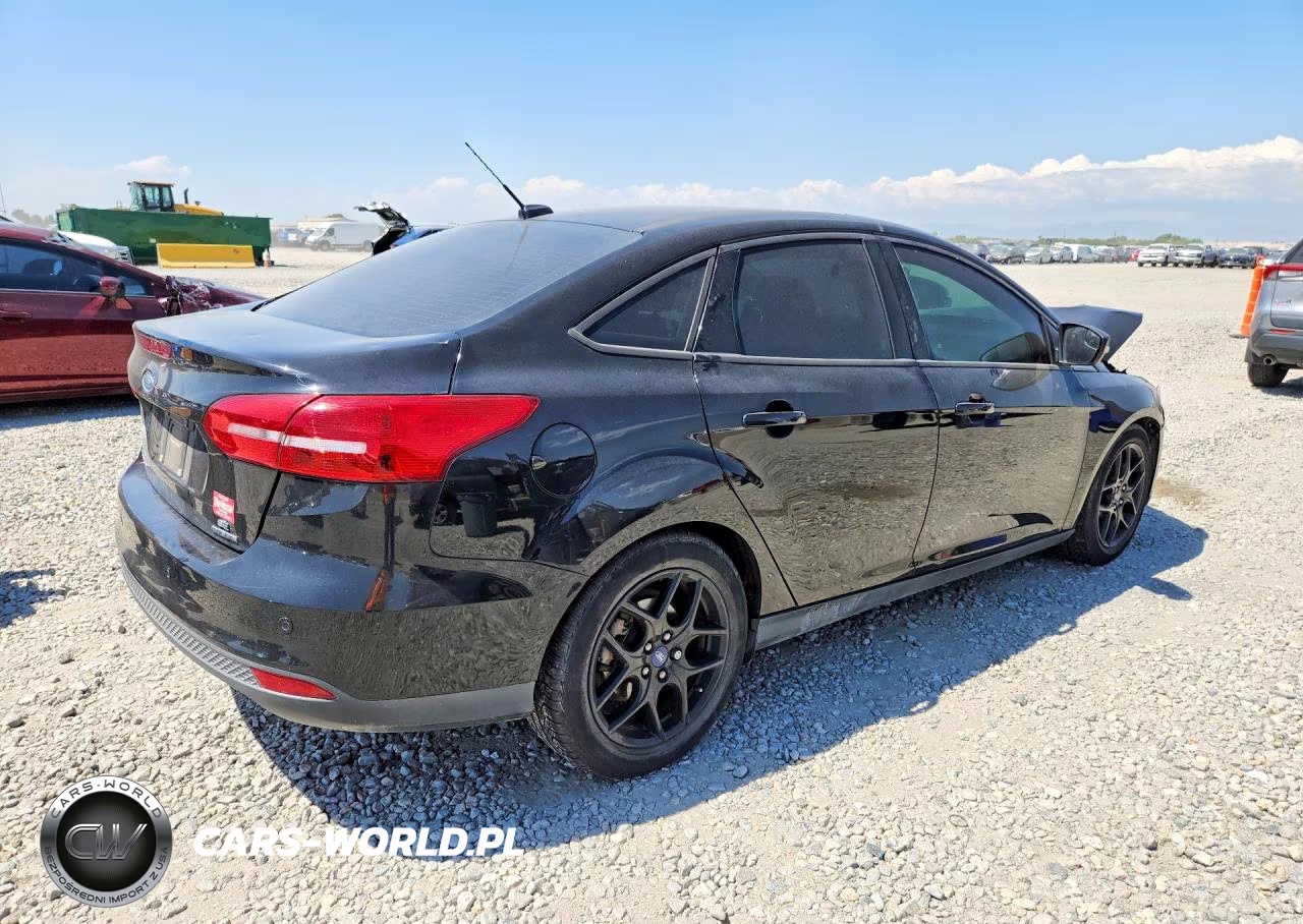 2016 Ford Focus Se VIN:1FADP3F20GL395190 - 3