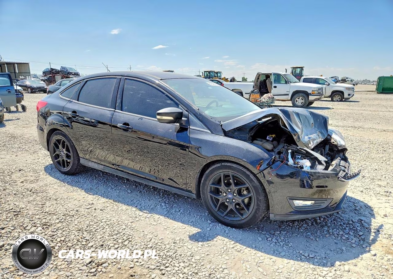 2016 Ford Focus Se VIN:1FADP3F20GL395190 - 4