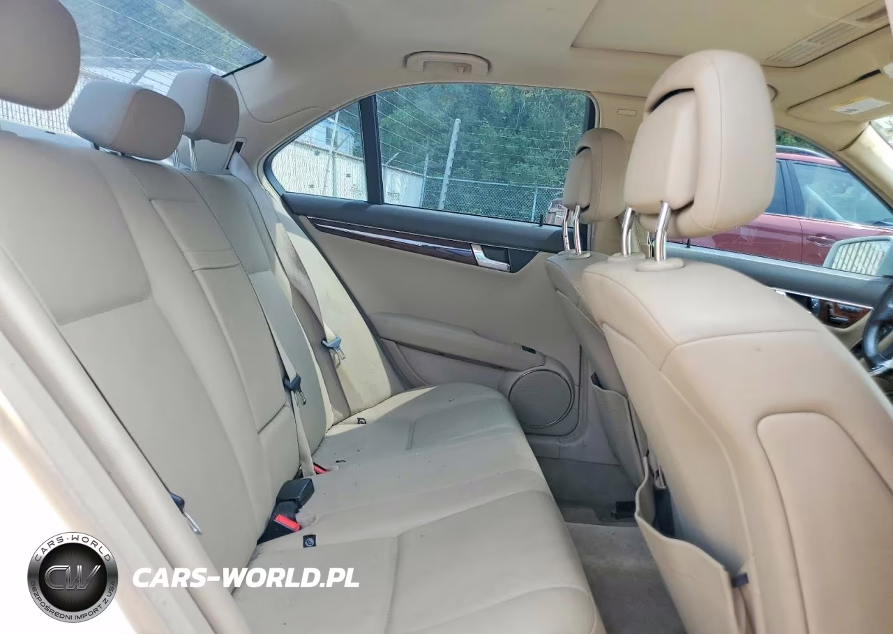 2010 Mercedes-Benz C 300 4Matic VIN:WDDGF8BB4AR106206 - 10